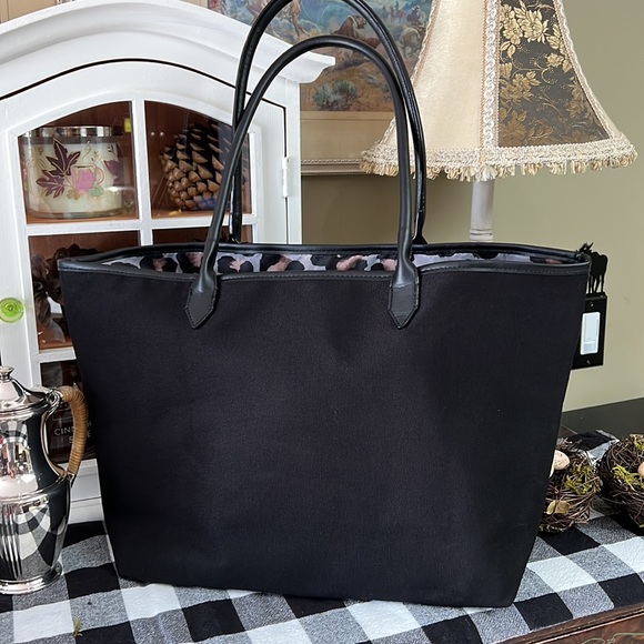 New! VICTORIA’S SECRET TOTE - Picture 5 of 6